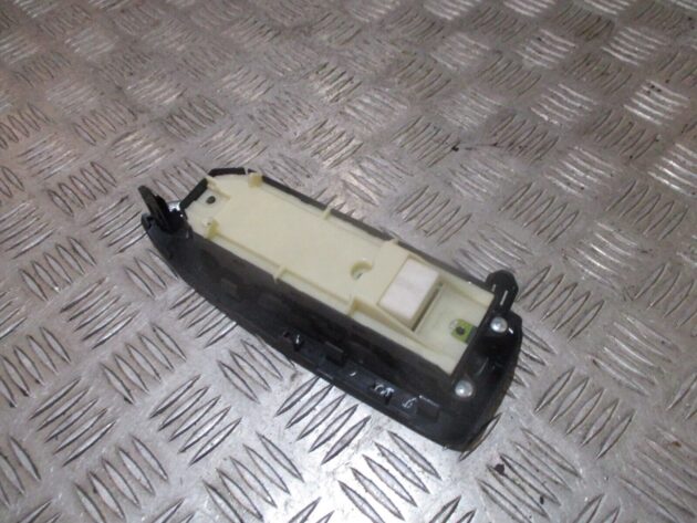2014 GENUINE TOYOTA PRIUS FRONT RIGHT DRIVER SIDE DOOR WINDOW SWITCH 74231-47100 - Image 2