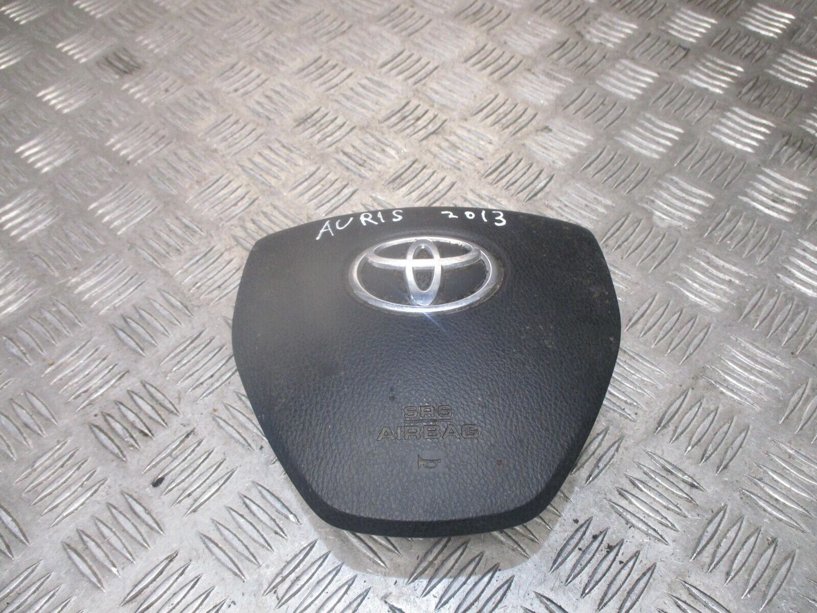 2013 GENUINE TOYOTA AURIS DRIVERS STEERING WHEEL AIRBG 45130-02450-C1