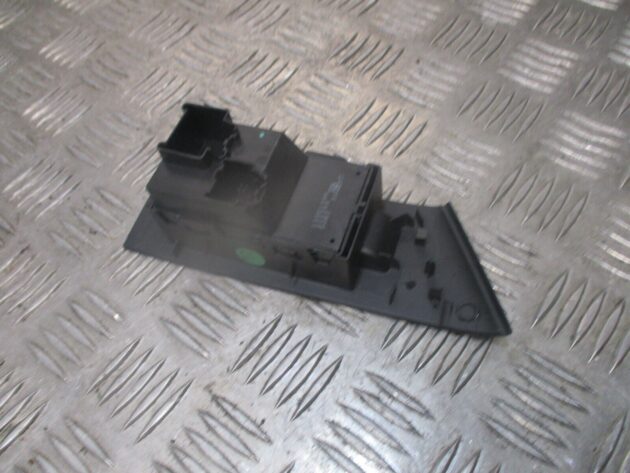 2013 GENUINE TOYOTA AURIS FRONT LEFT PASSENGER SIDE WINDOW SWITCH 13301886 - Image 2