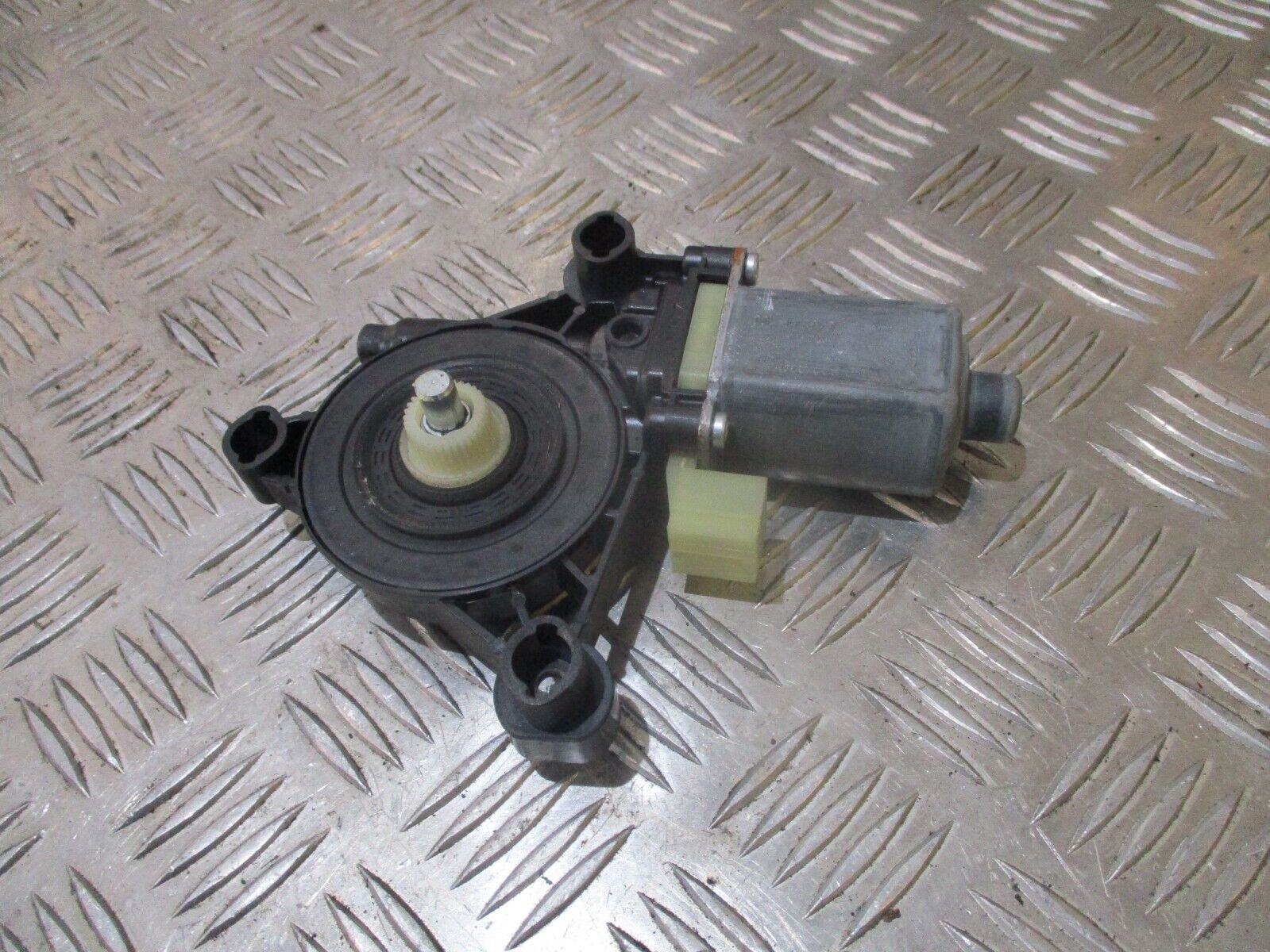 2015 GENUINE VW GOLF MK7 FRONT LEFT PASSENEGER SIDE WINDOW MOTOR 5Q0959801B - Image 3