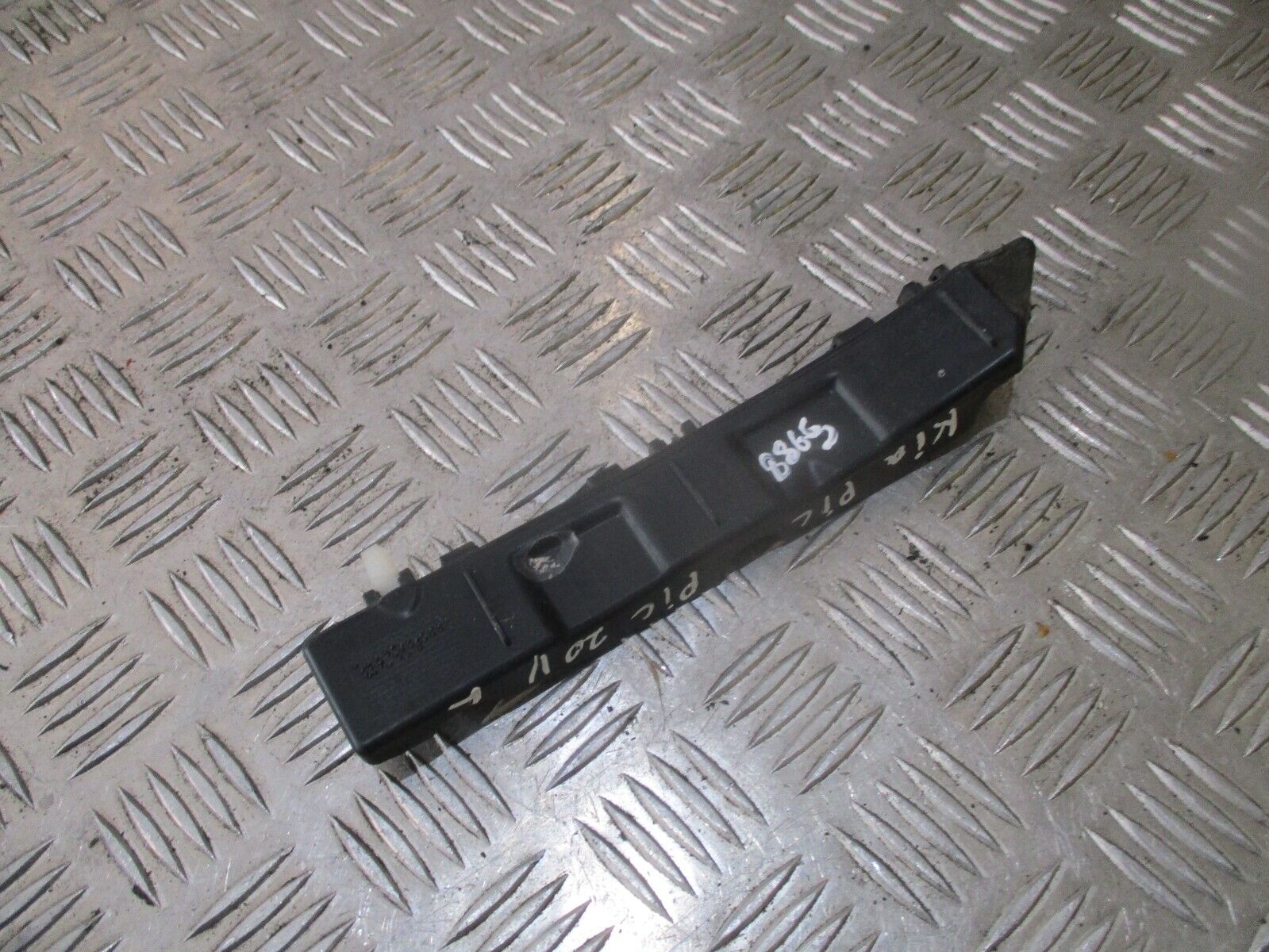 2015 KIA PICANTO REAR LEFT PASSENGER SIDE BUMPER SUPPORT BRACKET 86613-1Y000 OEM - Image 3