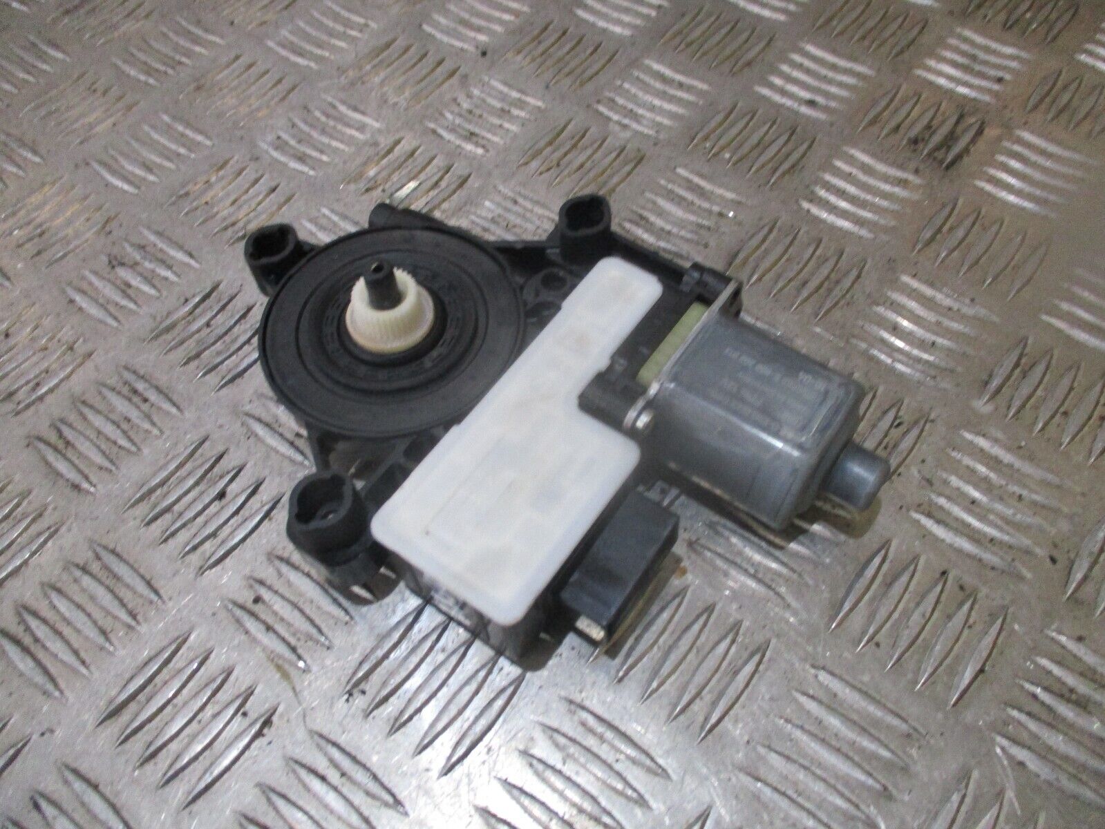 2015 GENUINE VW GOLF MK7 REAR LEFT PASSENGER SIDE WINDOW MOTOR 5Q0959811