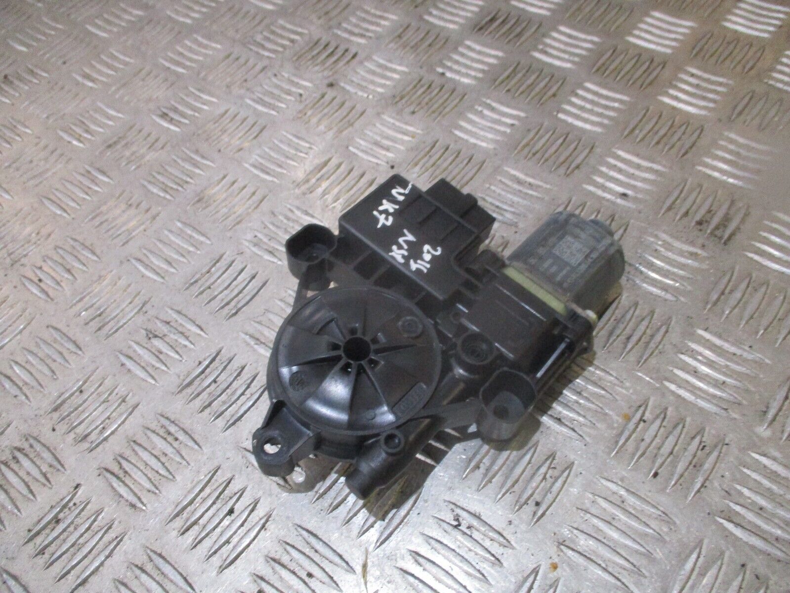 2015 GENUINE VW GOLF MK7 REAR LEFT PASSENGER SIDE WINDOW MOTOR 5Q0959811 - Image 2