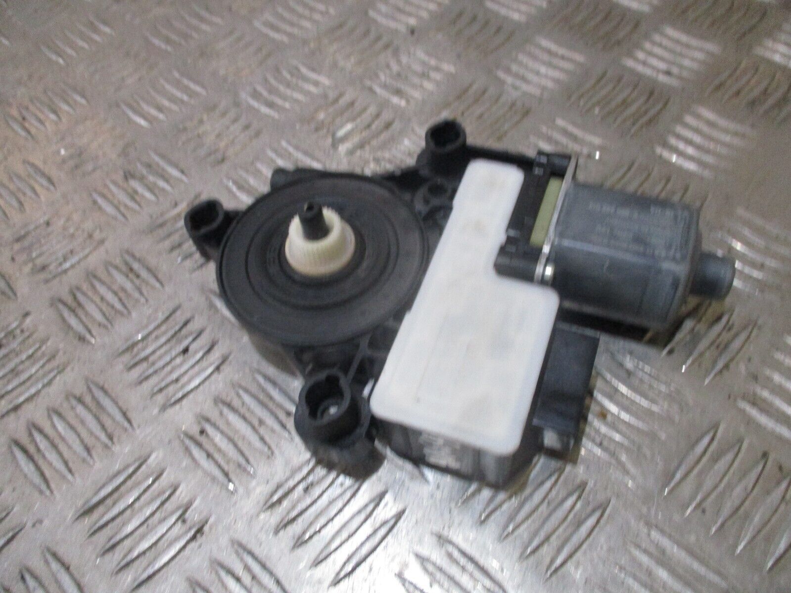 2015 GENUINE VW GOLF MK7 REAR LEFT PASSENGER SIDE WINDOW MOTOR 5Q0959811 - Image 3