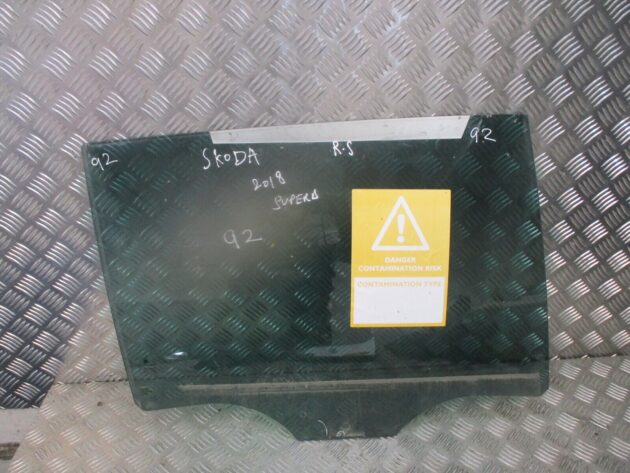 2018 SKODA SUPERB ESTATE REAR RIGHT DRIVER SIDE DOOR WINDOW GLASS 3V9845206A - Image 2