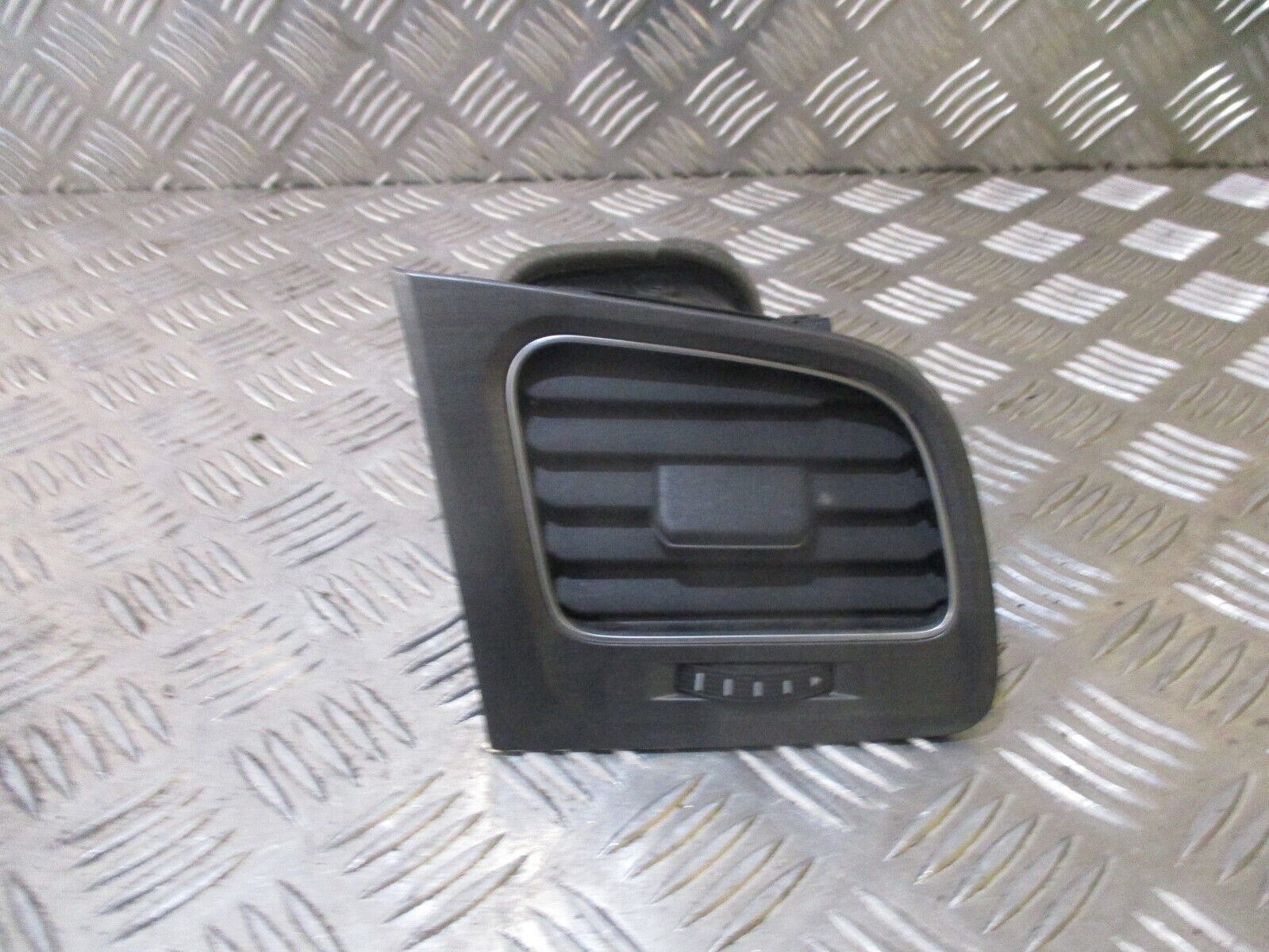 2015 VW GOLF MK7 RIGHT DRIVER SIDE DASHBOARD AIRVENT 5G2819704G 5G0819248B