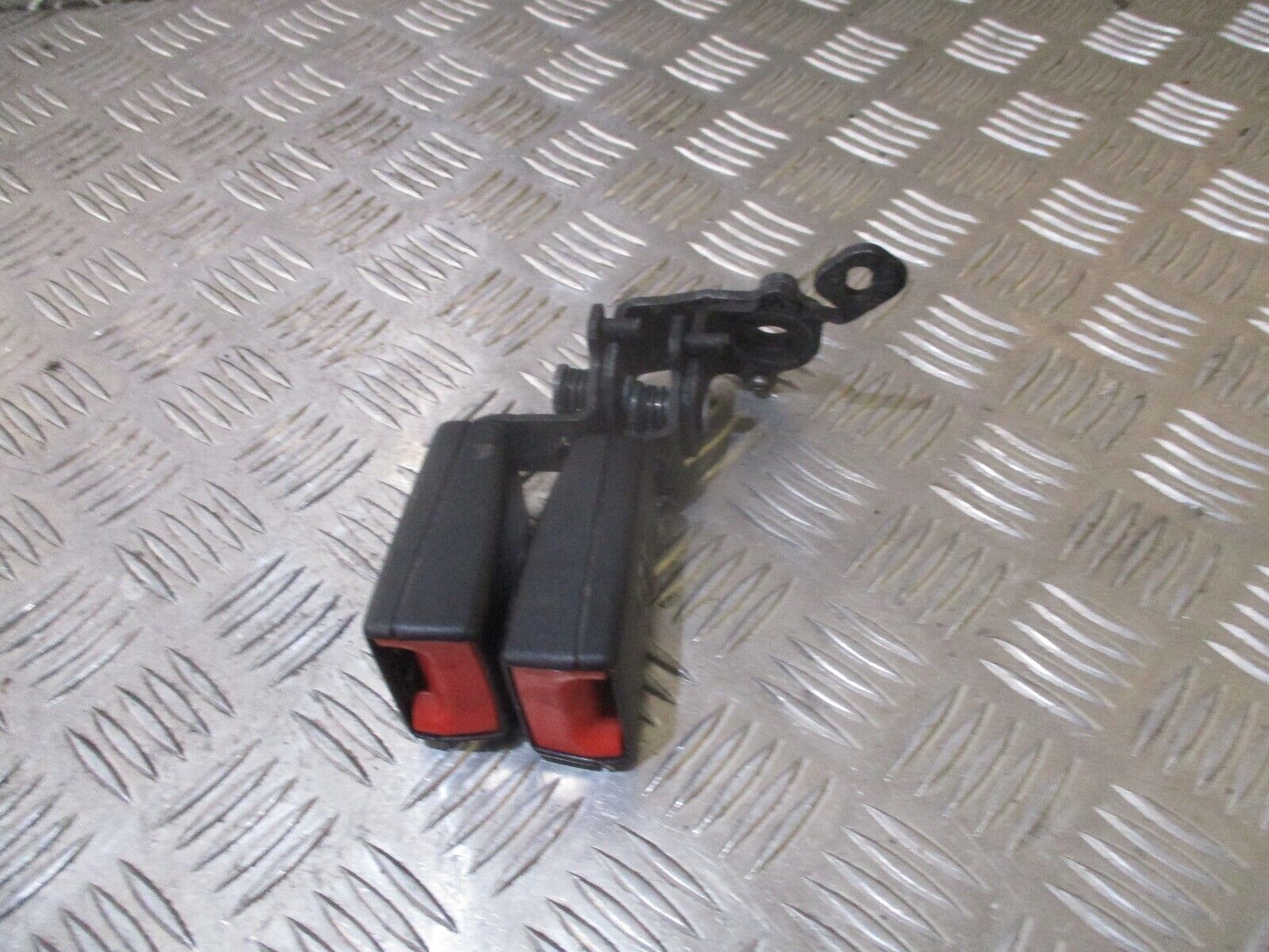 2015 GENUINE VW GOLF MK7 REAR TWIN SEAT BELT BUCKLE 8V0857739A - Image 3