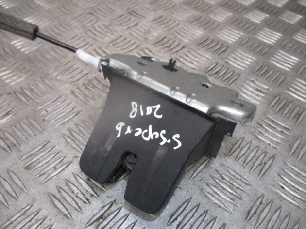 2014 GENUINE SKODA SUPERB ESTATE REAR TAILGATE BOOT LOCK MECHANISM 4M0827506D - Image 2