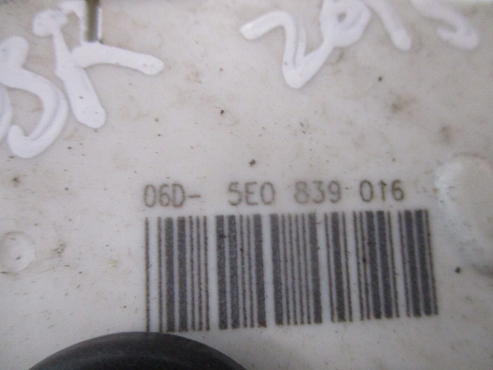 2015 GENUINE SKODA OCTAVIA REAR RIGHT DRIVER SIDE DOOR LOCK MECHANSIM 5E0839016 - Image 2