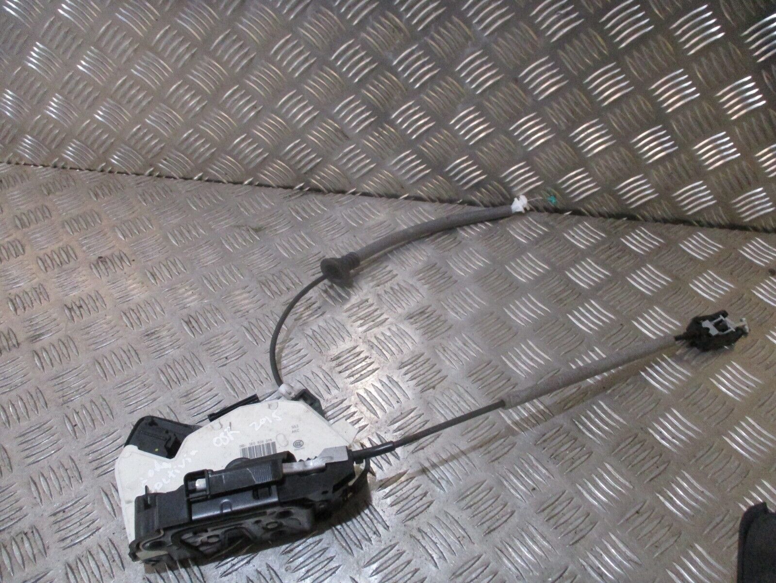 2015 GENUINE SKODA OCTAVIA REAR RIGHT DRIVER SIDE DOOR LOCK MECHANSIM 5E0839016 - Image 3