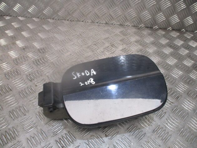 2018 GENUINE SKODA SUPERB REAR FUEL FILLER FLAP COVER 3V5809702B - Image 2