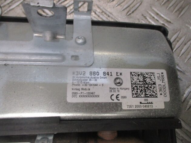 2018 GENUINE SKODA SUPERB FRONT RIGHT DRIVER SIDE KNEE BAG 3V2880841E - Image 3