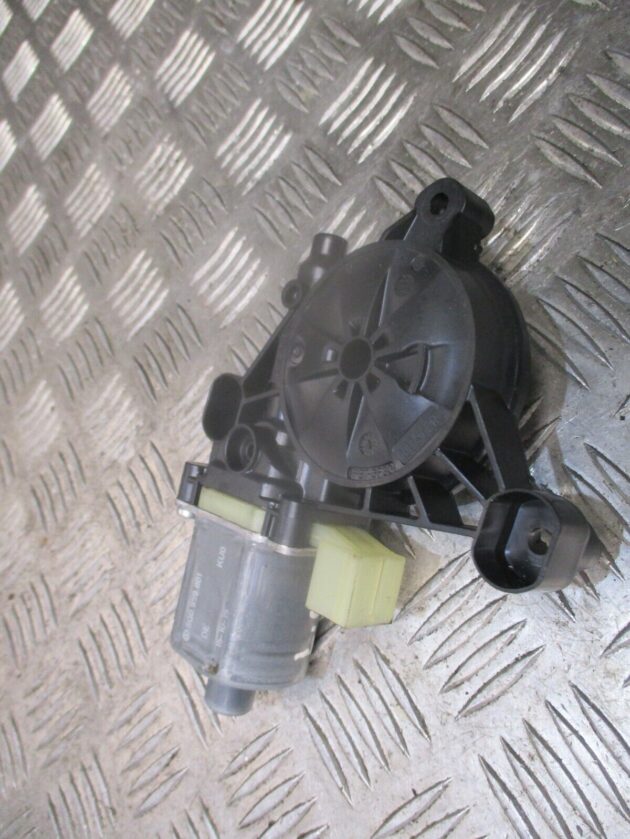 2017 GENUINE AUDI A3 SALOON FRONT LEFT PASSENGER SIDE WINDOW MOTOR 5Q0959801 - Image 2