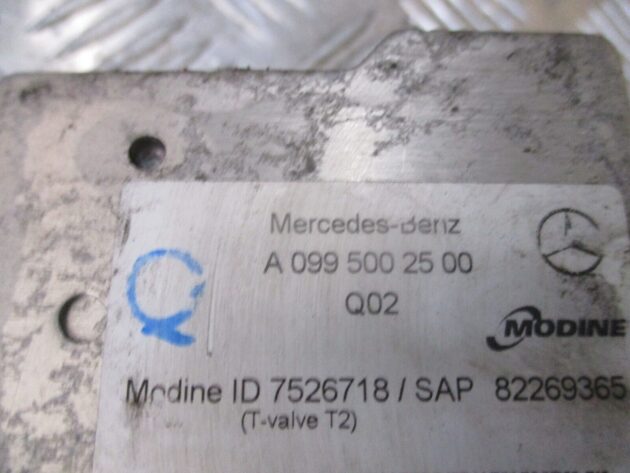 2016 GENUINE MERCEDES C CLASS RADIATOR OIL COOLER A0995002500 - Image 2