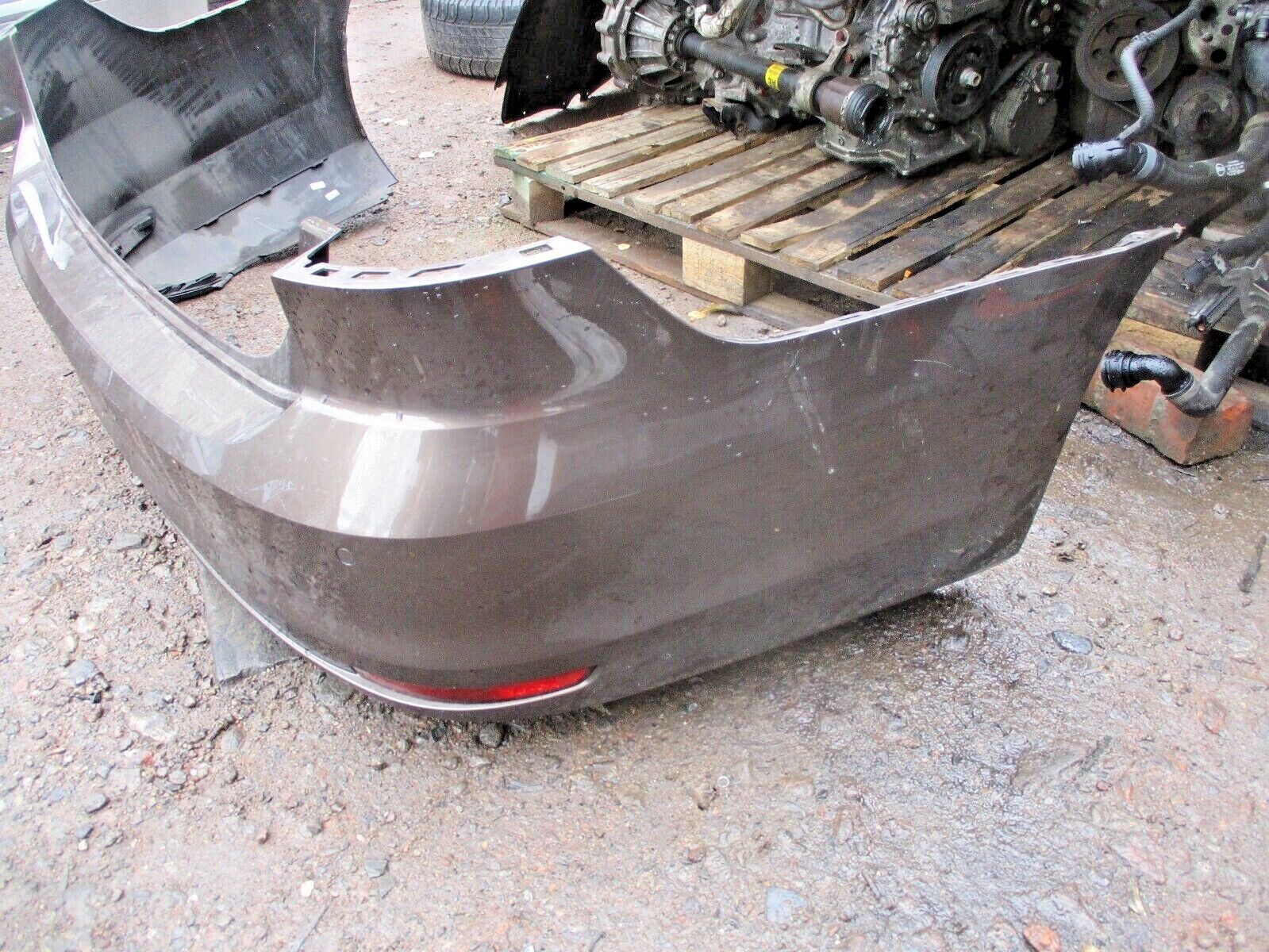 2015 GENUINE VW JETTA REAR BUMPER IN GOOD CONDITION - Image 3