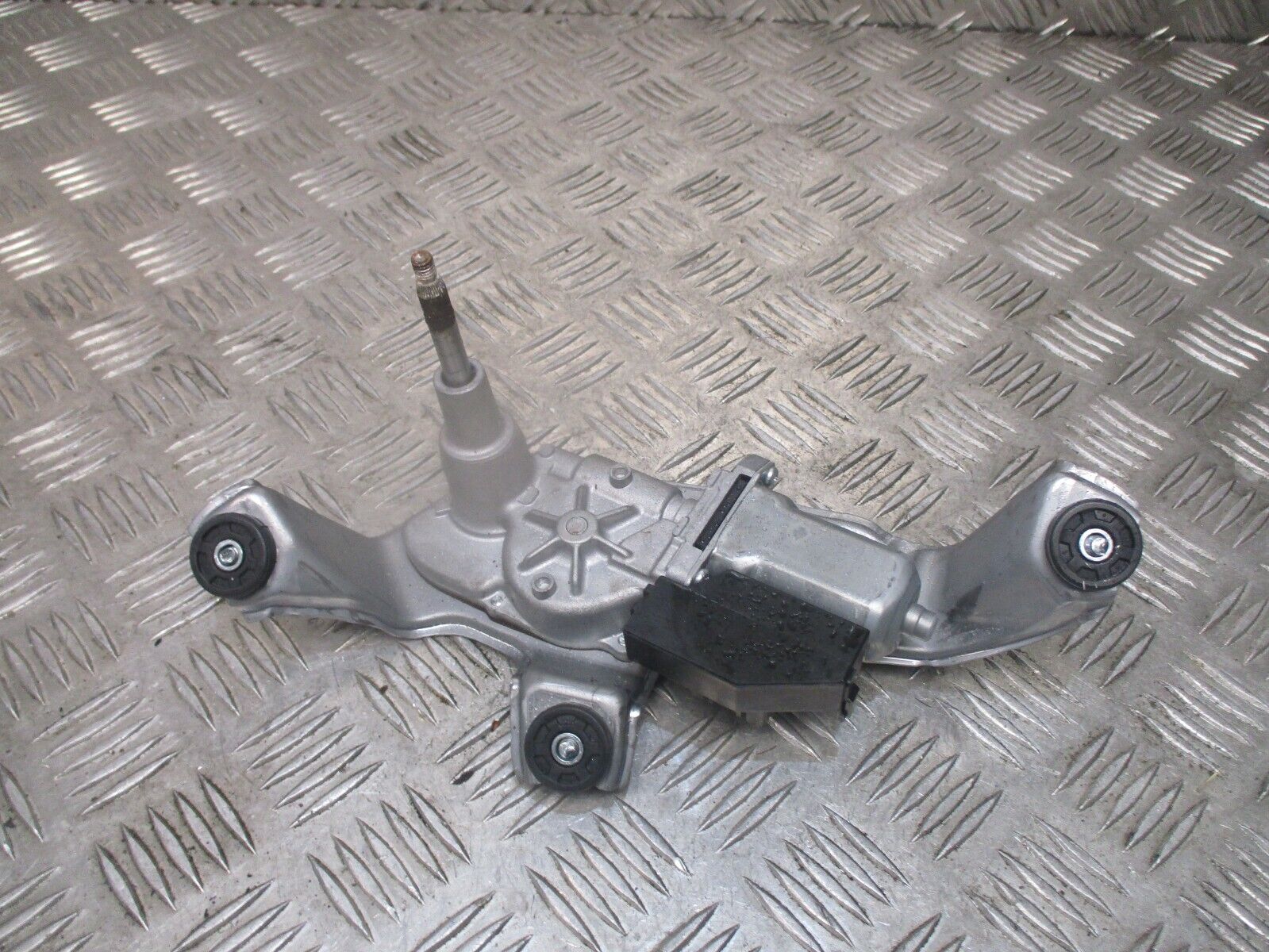 2015 GENUINE TOYOTA PRIUS PLUS REAR TAILGATE WINDSCREEN WIPER MOTOR 85130-47080