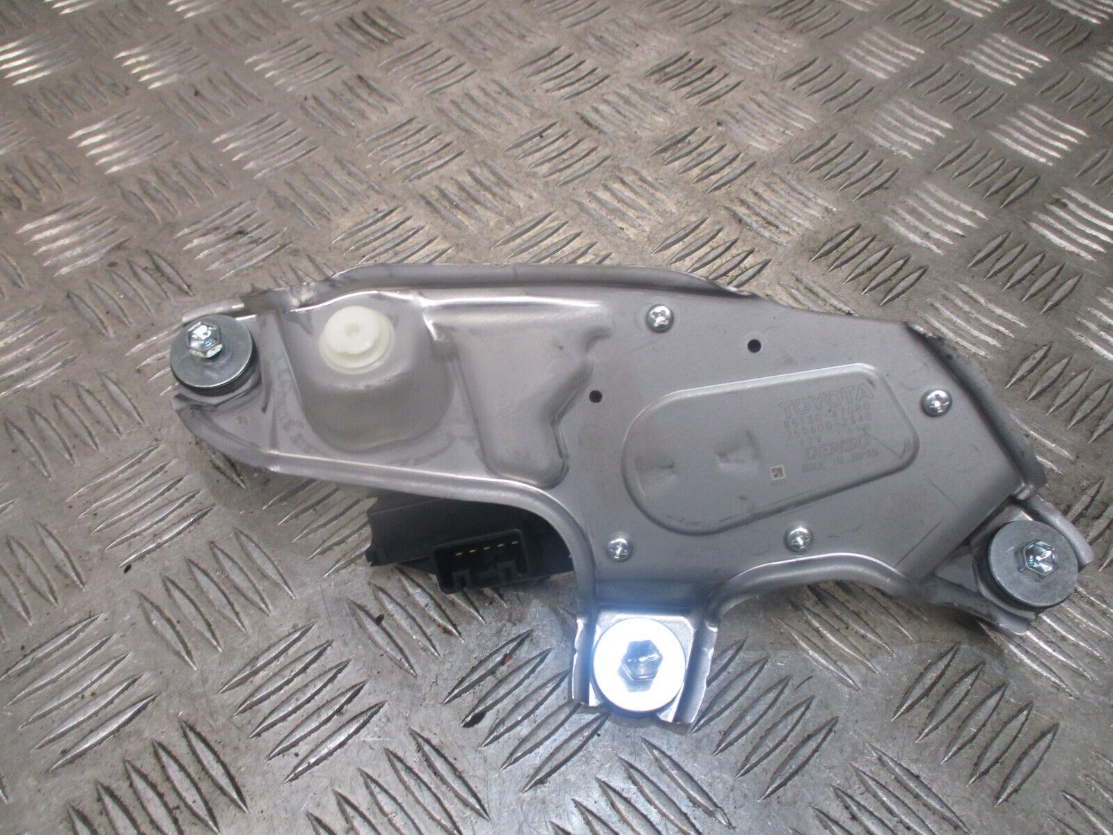 2015 GENUINE TOYOTA PRIUS PLUS REAR TAILGATE WINDSCREEN WIPER MOTOR 85130-47080 - Image 3