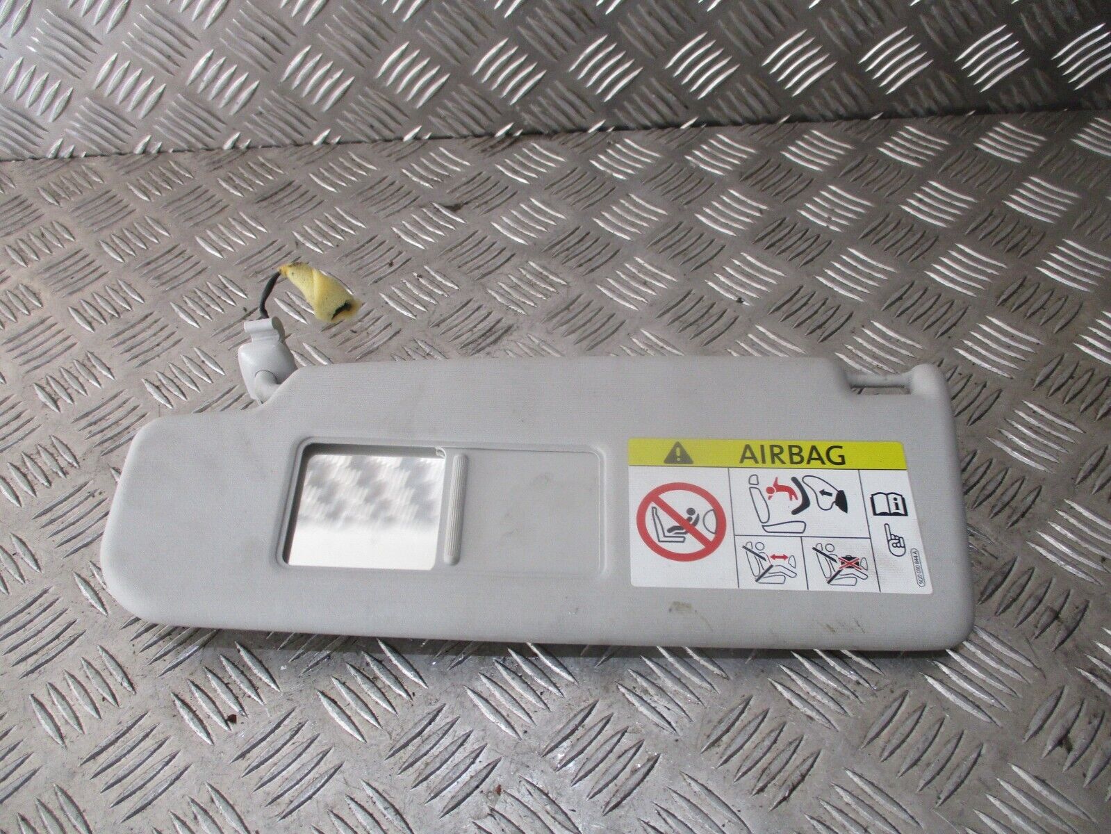 2015 GENUINE VW JETTA FRONT LEFT PASSENGER SIDE SUNVISOR NSF - Image 2