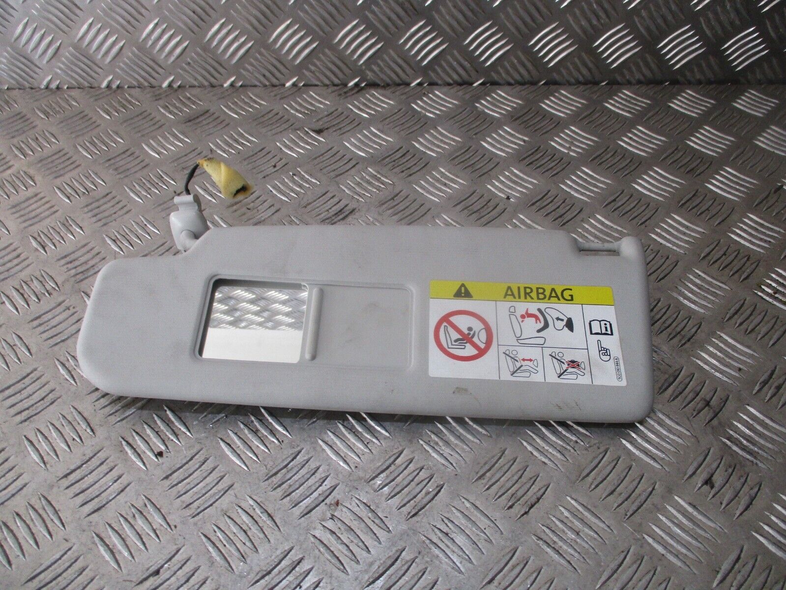 2015 GENUINE VW JETTA FRONT LEFT PASSENGER SIDE SUNVISOR NSF - Image 3
