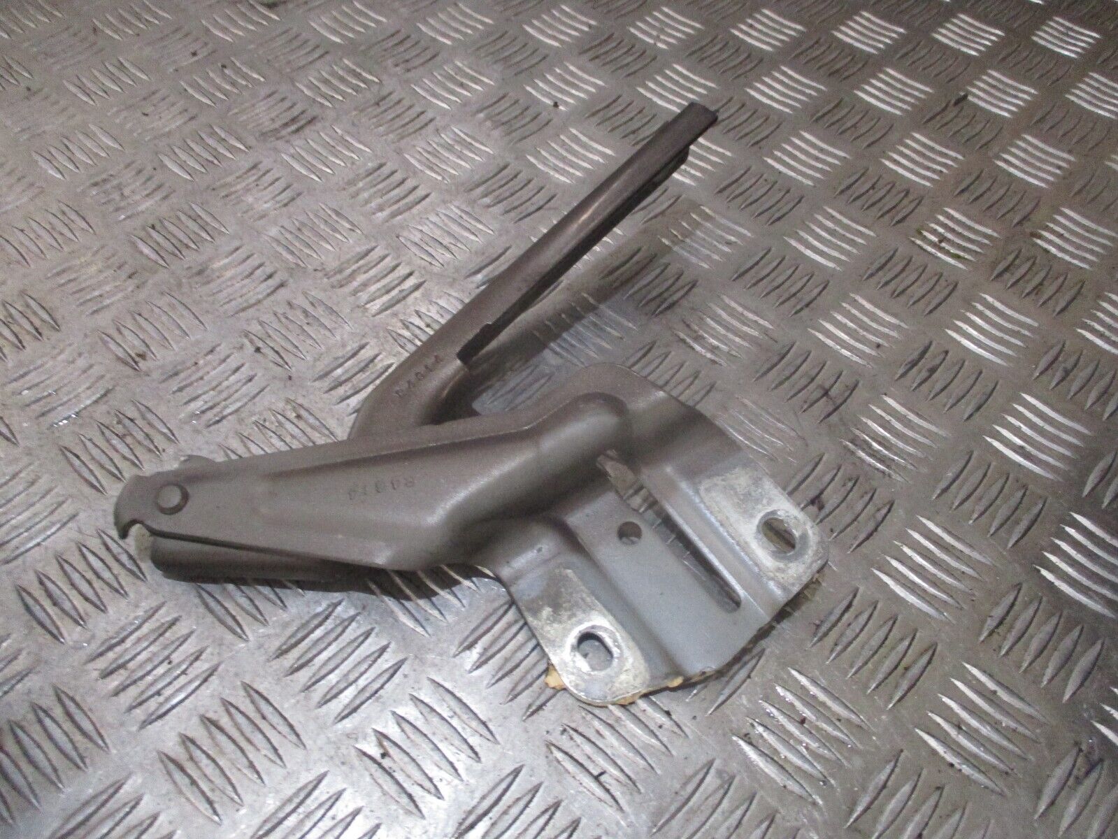 2015 GENUINE VW JETTA FRONT RIGHT DRIVER SIDE BONNET HINGE - Image 3