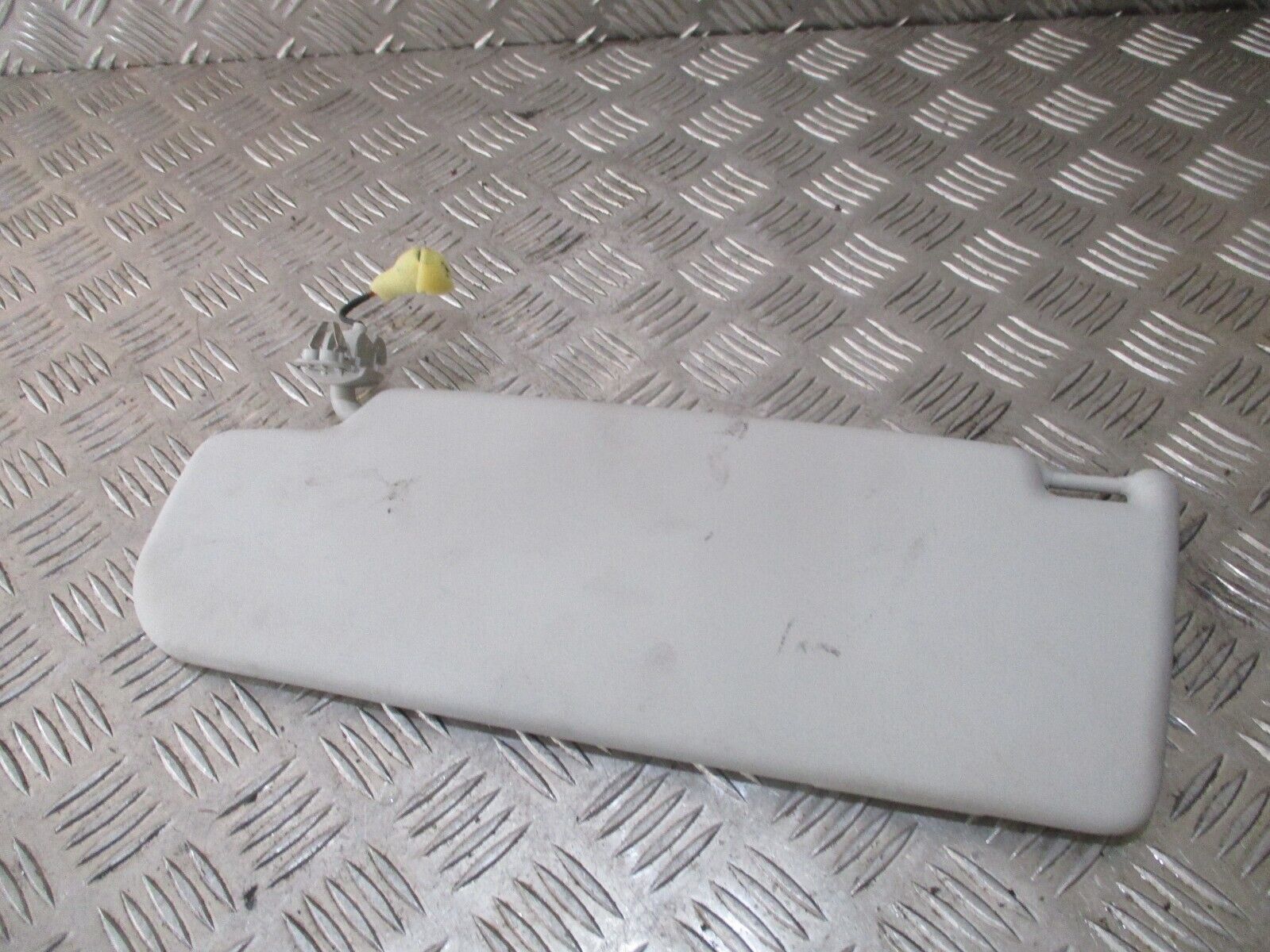 2015 GENUINE VW JETTA FRONT RIGHT DRIVER SIDE SUNVISOR OSF 5C6857552 - Image 2