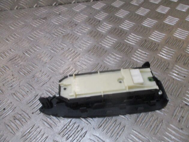 2011 GENUINE TOYOTA PRIUS FRONT RIGHT DRIVER SIDE WINDOW SWITCH - Image 3