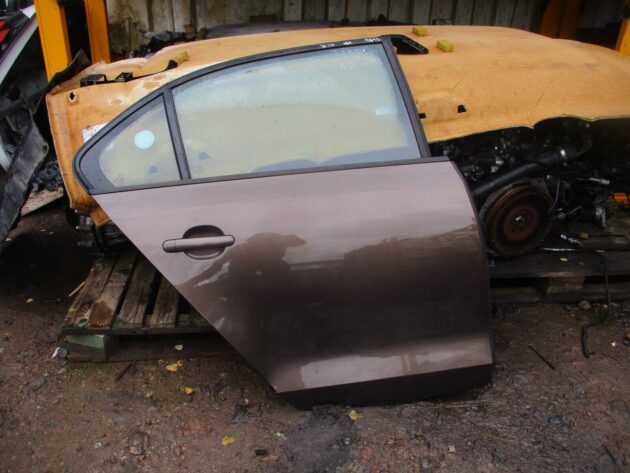 2015 GENUINE VW JETTA REAR RIGHT DRIVER SIDE BARE SHELL DOOR - Image 3