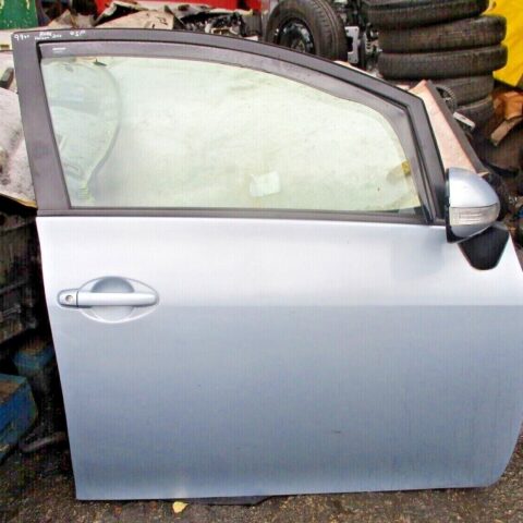 2010 GENUINE TOYOTA AURIS HATCHBACK FRONT RIGHT DRIVER SIDE BARE SHELL DOOR