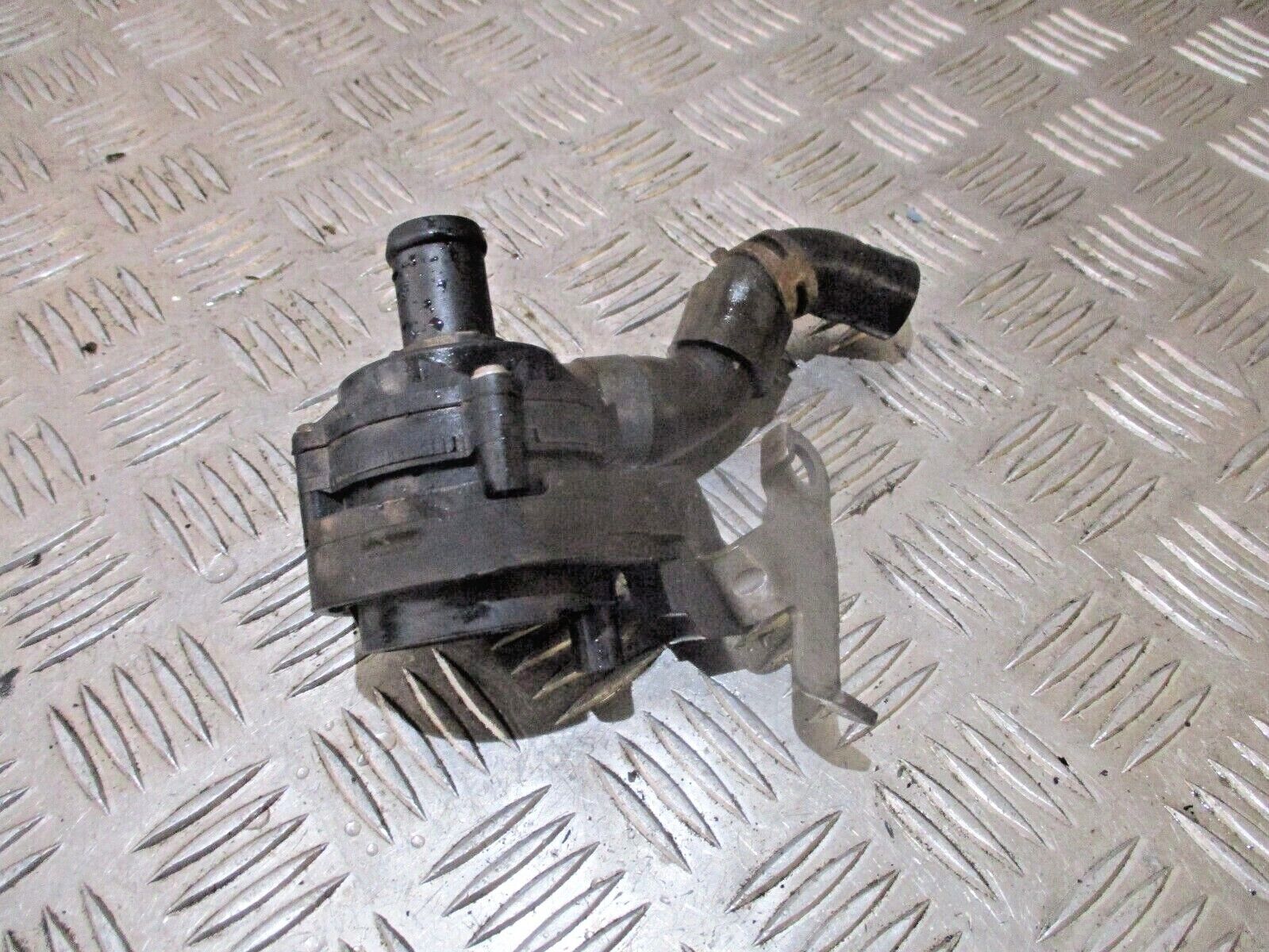2015 GENUINE VW GOLF MK7 1.6 TDI SECONDARY WATER PUMP 5Q0965567J