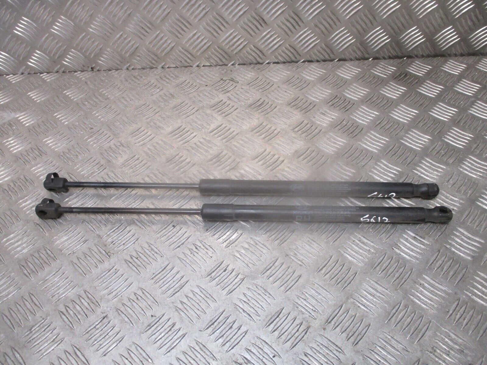 2015 GENUINE HYUNDAI IX35 REAR TAILGATE BOOT STRUTS 81780-2Y000 81770-2Y000