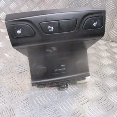 2015 GENUINE HYUNDAI IX35 USB IPOD AUX PORT 96110-2S00