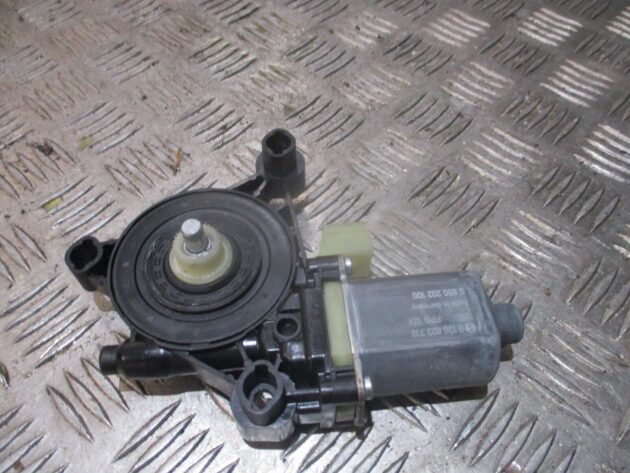 2016 GENUINE  AUDI A3 8V FRONT RIGHT DRIVER WINDOW MOTOR 5Q0959802B