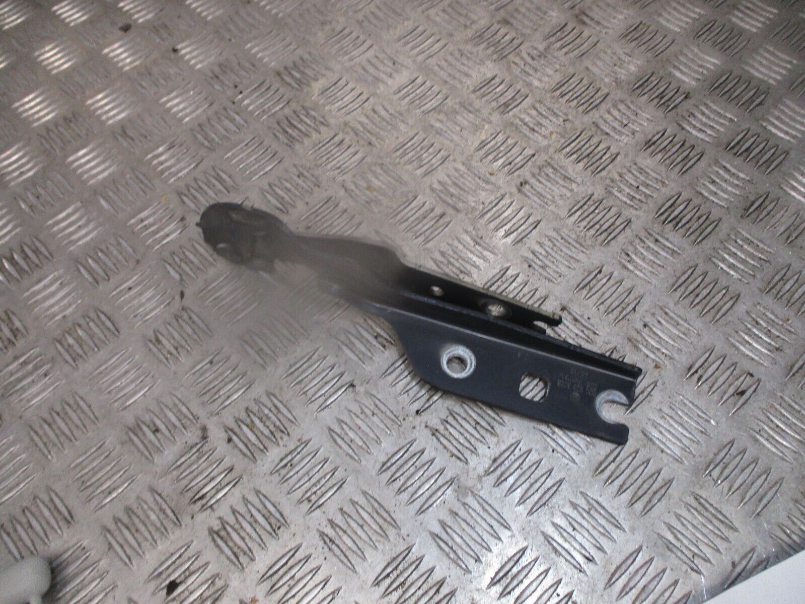 2015 GENUINE VW GOLF MK7 RIGHT DRIVER SIDE BONNET HINGE 5G0823302B