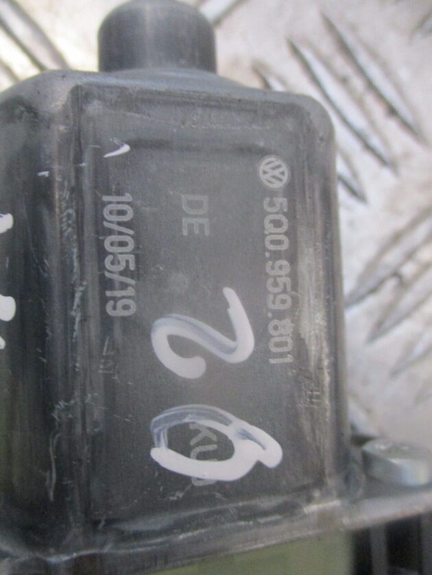 2013 GENUINE AUDI Q2 REAR LEFT PASSENGER SIDE WINDOW MOTOR 5Q0959801 - Image 2
