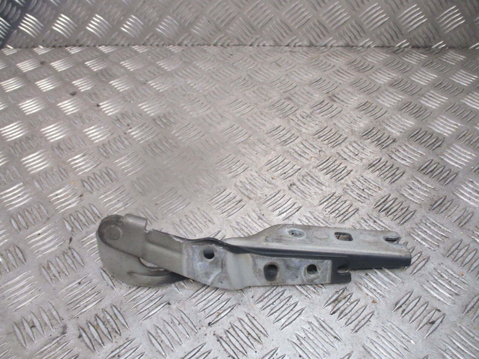 2015 GENUINE VW GOLF MK7 RIGHT DRIVER SIDE BONNET HINGE 5G0823302B - Image 3