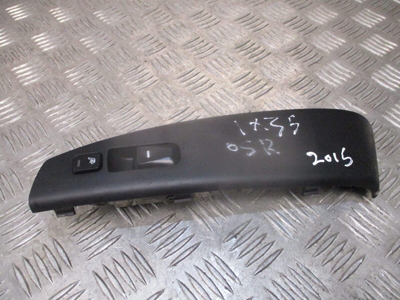 2015 GENUINE HYUNDAI IX35 REAR RIGHT DRIVER SIDE WINDOW SWITCH 383521-1310