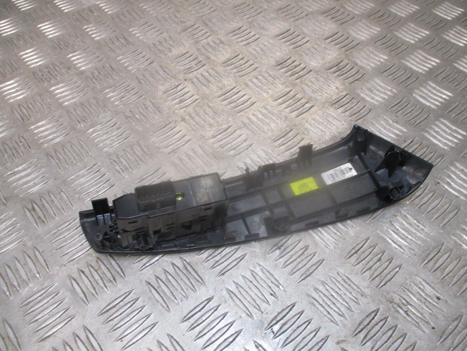 2015 GENUINE HYUNDAI IX35 REAR RIGHT DRIVER SIDE WINDOW SWITCH 383521-1310 - Image 3