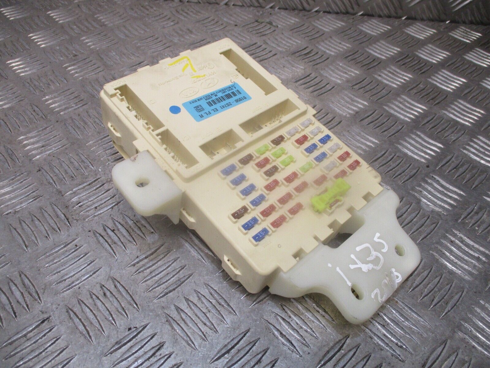 2015 GENUINE HYUNDAI IX35 1.7 CRDI DIESEL FUSE BOX RELAY 919502S741