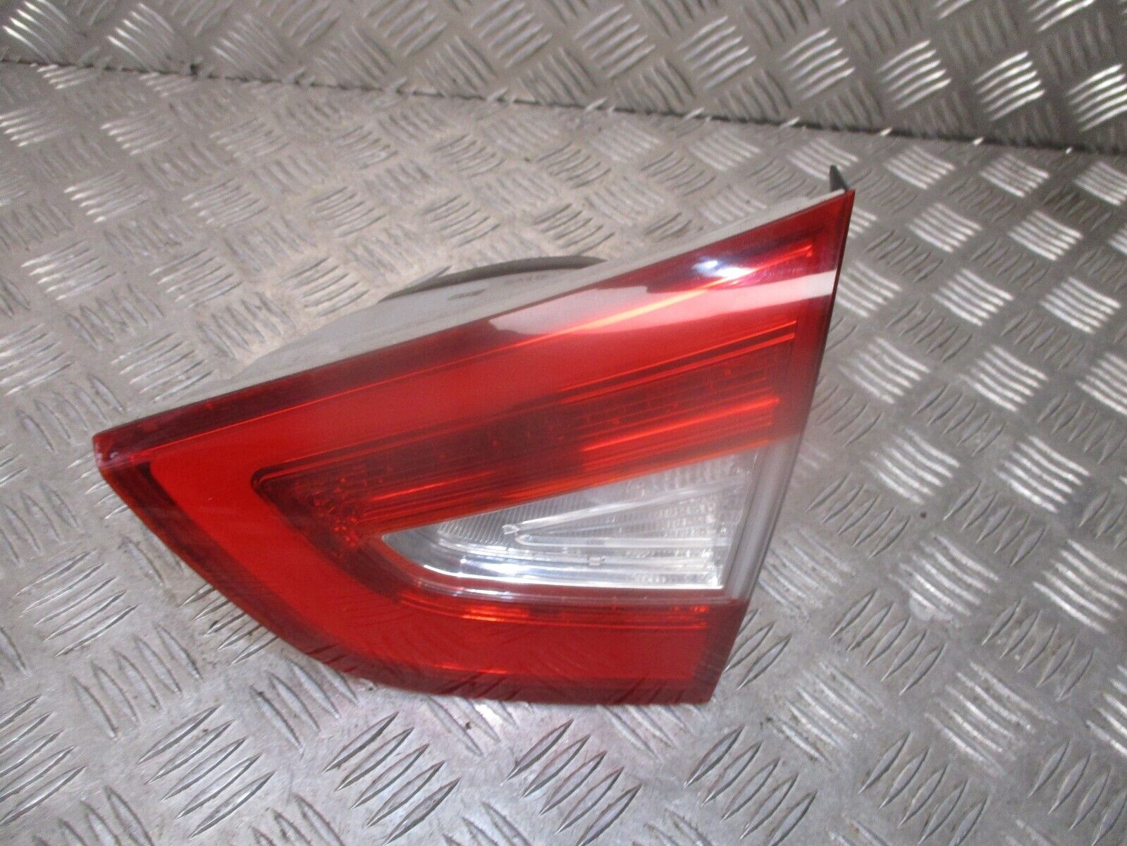 2015 GENUINE HYUNDAI IX35 REAR RIGHT DRIVER SIDE INNER TAILLIGHT LAMP 92404-2Y5 - Image 2