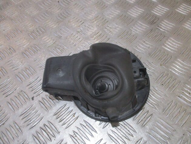 2009 GENUINE VW PASSAT B6 REAR FUEL FILLER FLAP CAP COVER 3C5809857 - Image 3