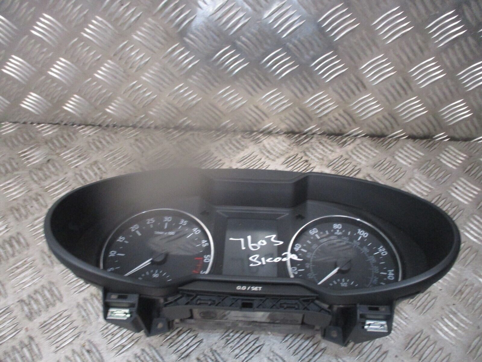 2016 GENUINE SKODA OCTAVIA SPEEDOMETER INSTRUMENT CLUSTER CLOCK 5E0920951B - Image 5