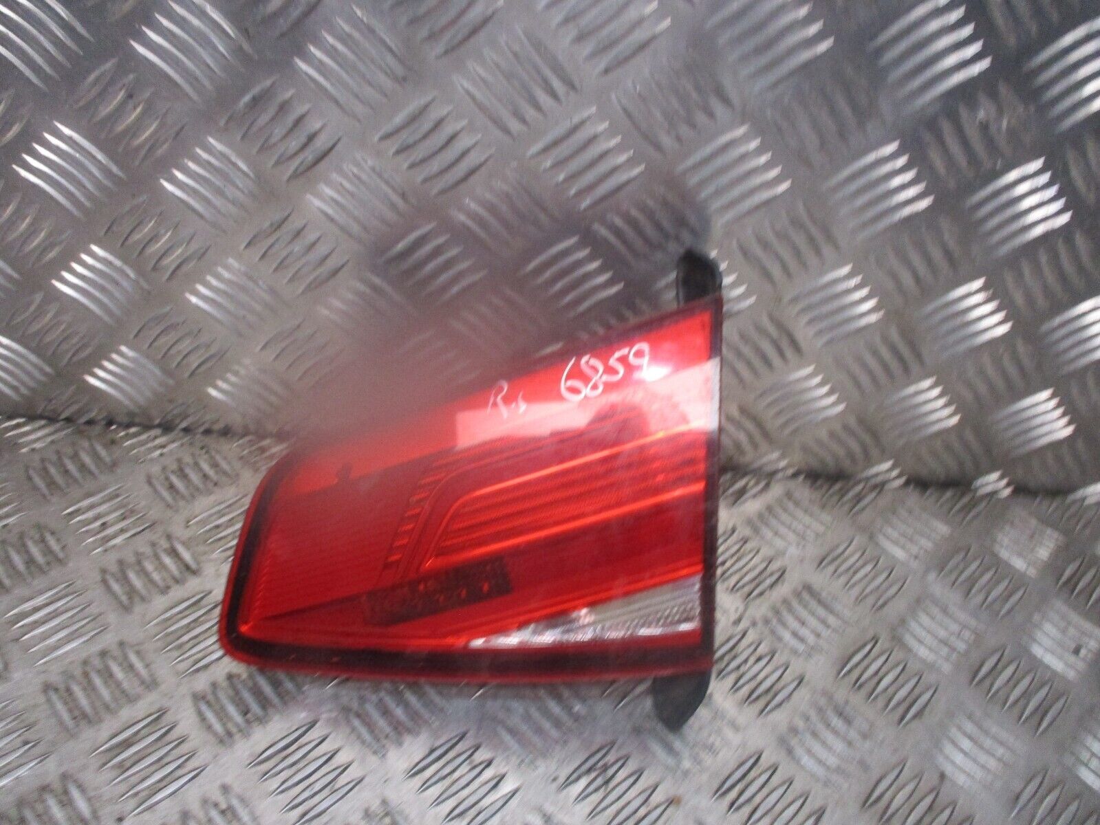 2015 GENUINE VW PASSAT B8 SALOON REAR RIGHT SIDE BOOTLID TAILLIGHT LAMP OSR
