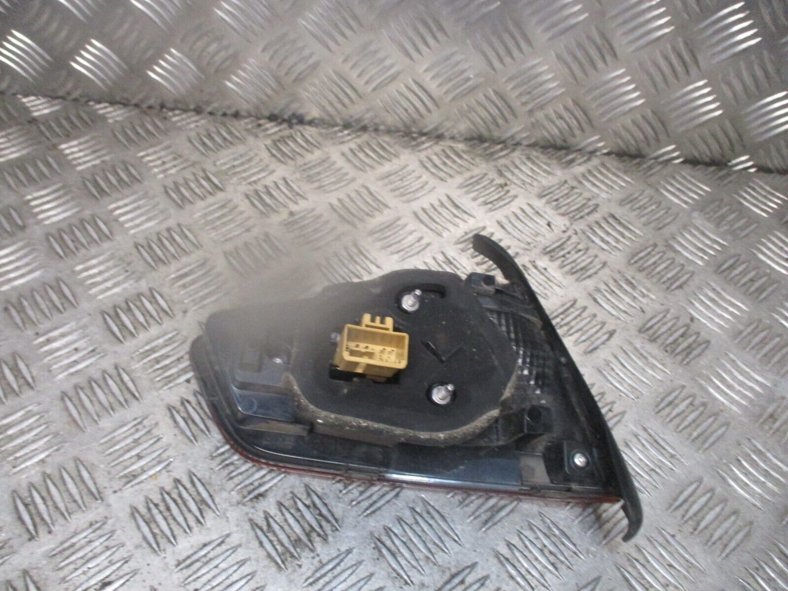 2015 GENUINE VW PASSAT B8 SALOON REAR RIGHT SIDE BOOTLID TAILLIGHT LAMP OSR - Image 3