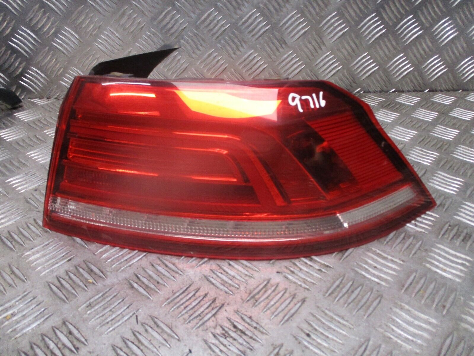 2016 GENUINE VW PASSAT B8 SALOON REAR RIGHT DRIVER SIDE TAILLIGHT LAMP OSR