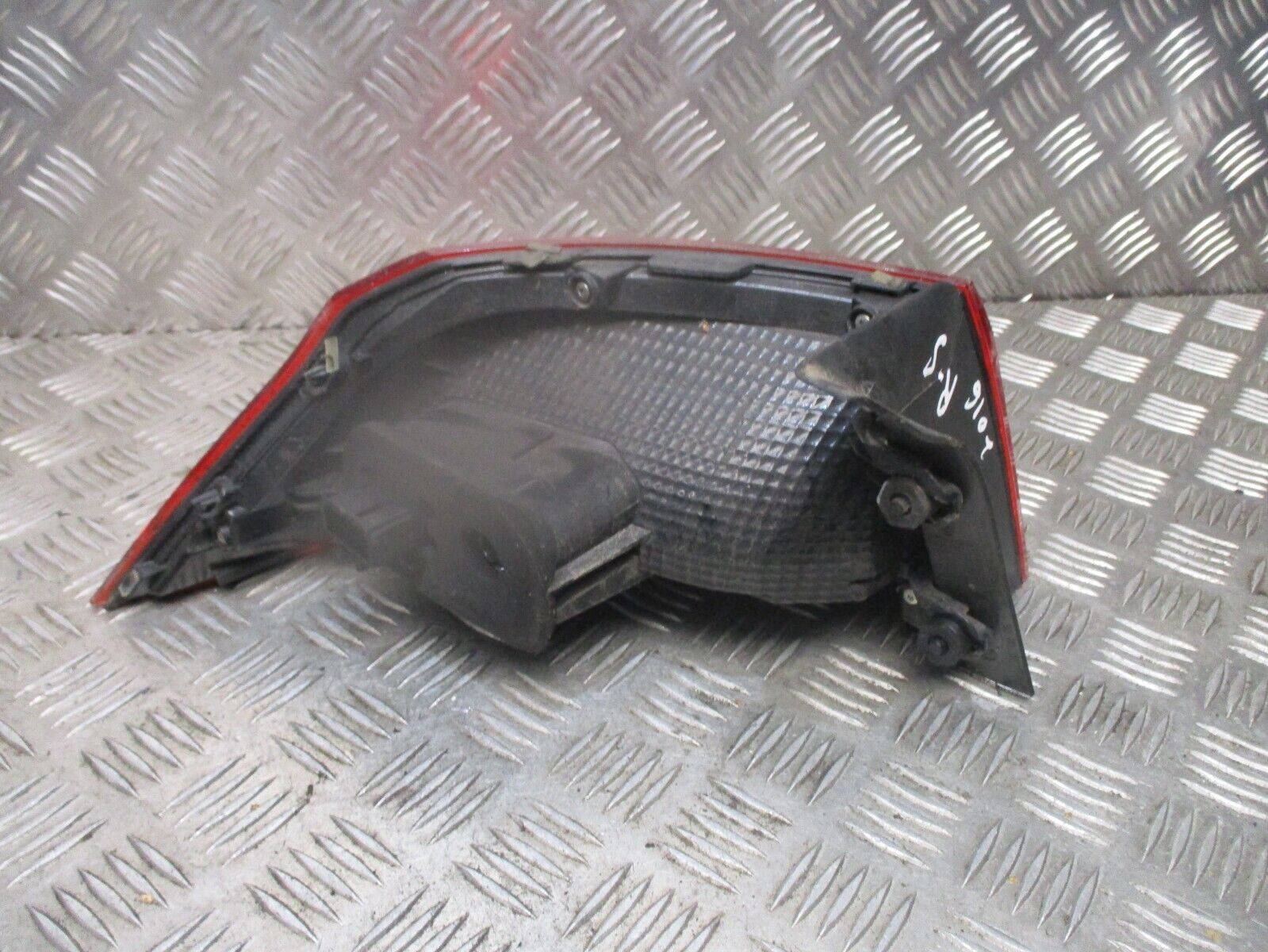 2016 GENUINE VW PASSAT B8 SALOON REAR RIGHT DRIVER SIDE TAILLIGHT LAMP OSR - Image 3