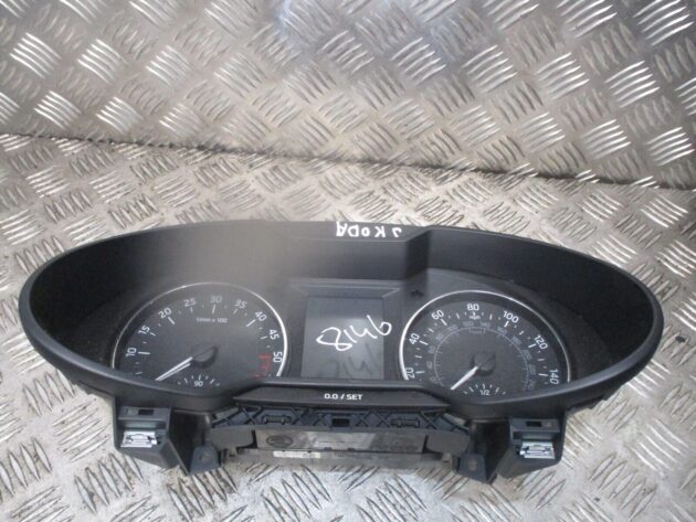 2016 GENUINE SKODA OCTAVIA SPEEDOMETER INSTRUMENT CLUSTER CLOCK 5E0920951B