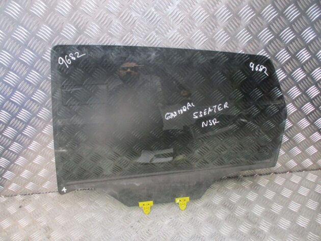 2012 GENUINE NISSAN QASHQAI 5 SEATER REAR LEFT PASSENGER SIDE DOOR WINDOW GLASS - Image 2
