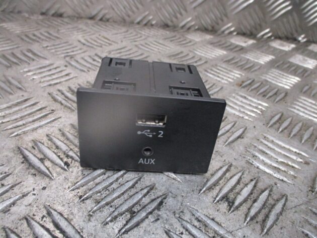 2019 GENUINE AUDI Q2 AUX USB CONNECTION PORT MODULE UNIT 8V0035708