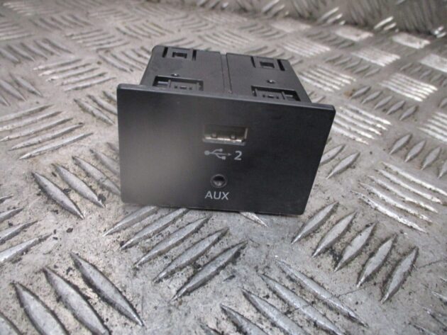 2019 GENUINE AUDI Q2 AUX USB CONNECTION PORT MODULE UNIT 8V0035708 - Image 2