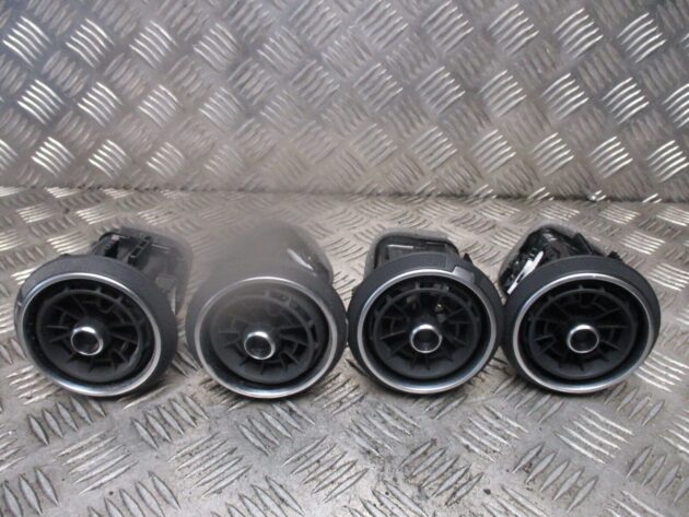 2019 GENUINE AUDI Q2 FRONT CENTRE HEATER AC DASHBOARD 4 X AIRVENTS 81A820901E - Image 2
